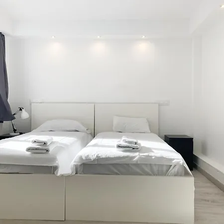 Intimate & Stylish With Balcony *