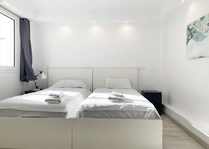 Intimate & Stylish With Balcony *